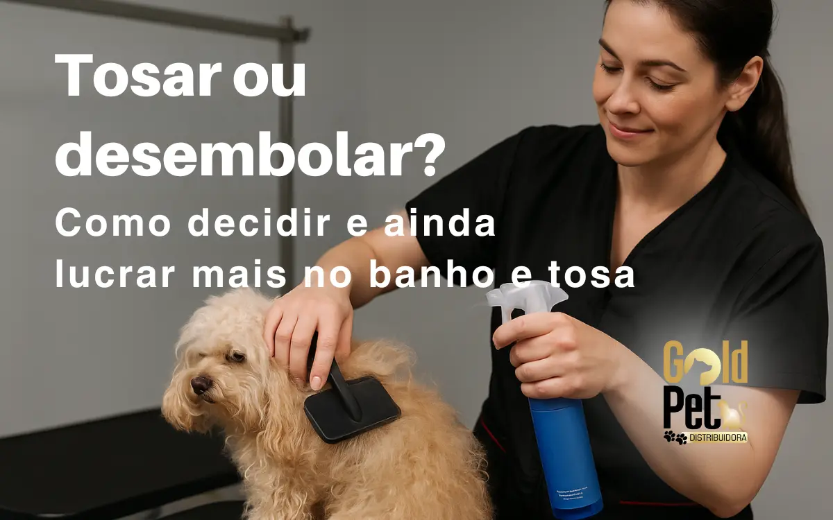  Grommer desenrolando pelo de um cão
